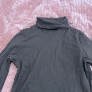 Brown long sleeve turtle neck size L